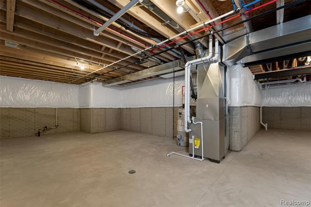 39 South Trail Court, Troy, MI 48083