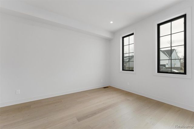 39 South Trail Court, Troy, MI 48083