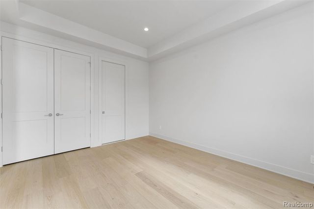 39 South Trail Court, Troy, MI 48083