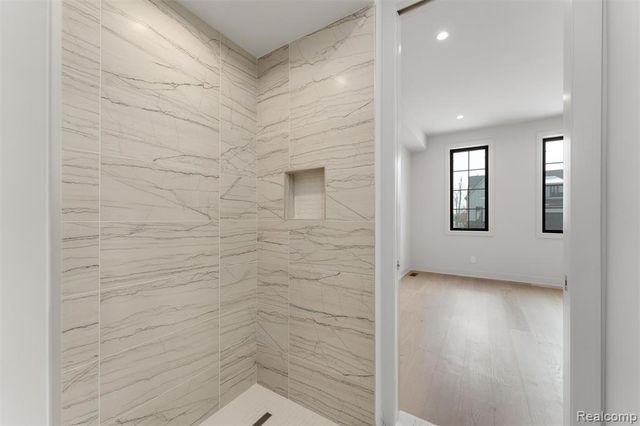 39 South Trail Court, Troy, MI 48083