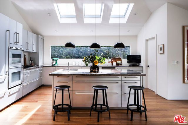 10481 Lindbrook Drive, Los Angeles, CA 90024