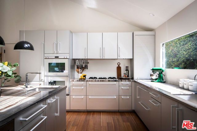 10481 Lindbrook Drive, Los Angeles, CA 90024