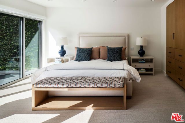 10481 Lindbrook Drive, Los Angeles, CA 90024
