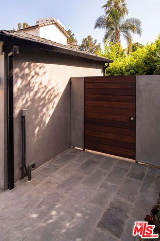 10481 Lindbrook Drive, Los Angeles, CA 90024