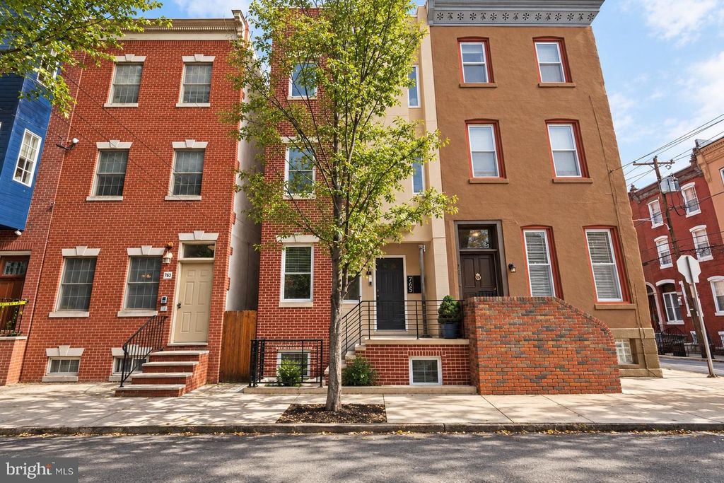 765 S 15TH ST, Philadelphia, PA 19146 — photo 2