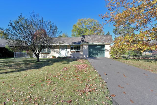 911 SW 4th Avenue, Grand Rapids, MN 55744