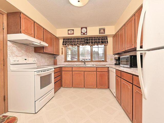 911 SW 4th Avenue, Grand Rapids, MN 55744