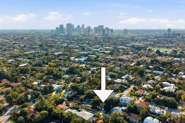 713 NE 17th Road, Fort Lauderdale, FL 33304