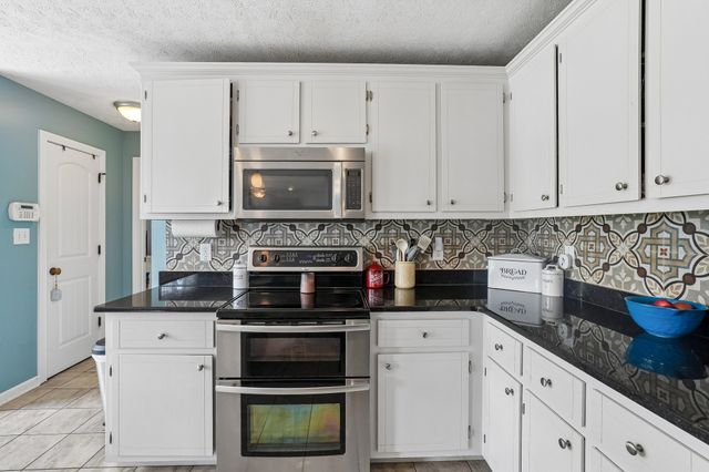 828 Seven Mile Ferry Rd, Clarksville, TN 37040