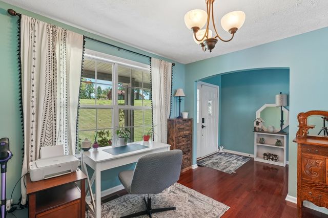 828 Seven Mile Ferry Rd, Clarksville, TN 37040