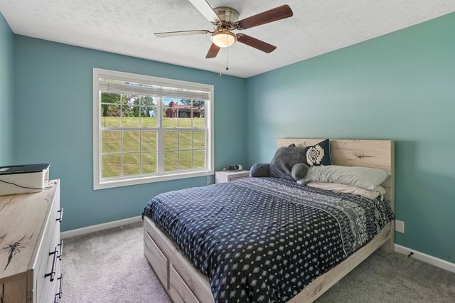 828 Seven Mile Ferry Rd, Clarksville, TN 37040