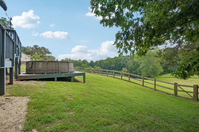 828 Seven Mile Ferry Rd, Clarksville, TN 37040
