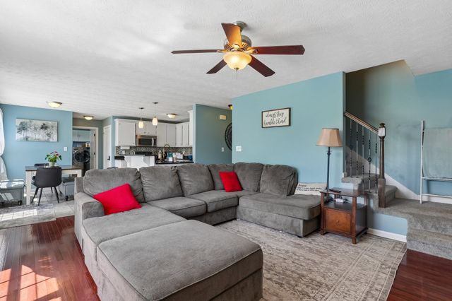 828 Seven Mile Ferry Rd, Clarksville, TN 37040