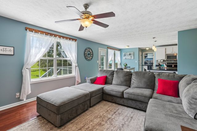 828 Seven Mile Ferry Rd, Clarksville, TN 37040