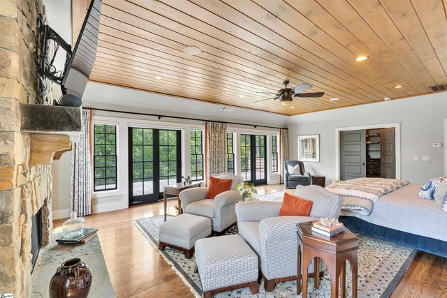 155 Village Point Drive, Sunset, SC 29685