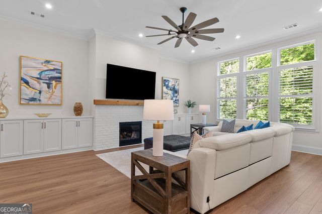 386 Kentucky Court, Hoschton, GA 30548