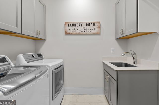 386 Kentucky Court, Hoschton, GA 30548