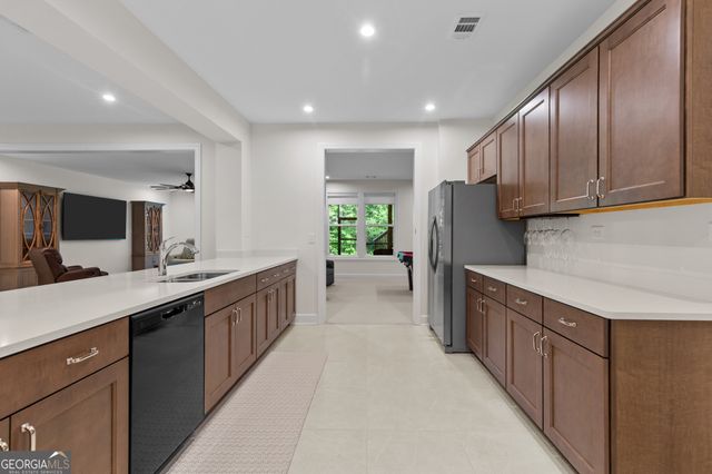 386 Kentucky Court, Hoschton, GA 30548