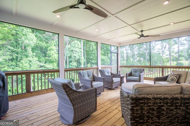 386 Kentucky Court, Hoschton, GA 30548