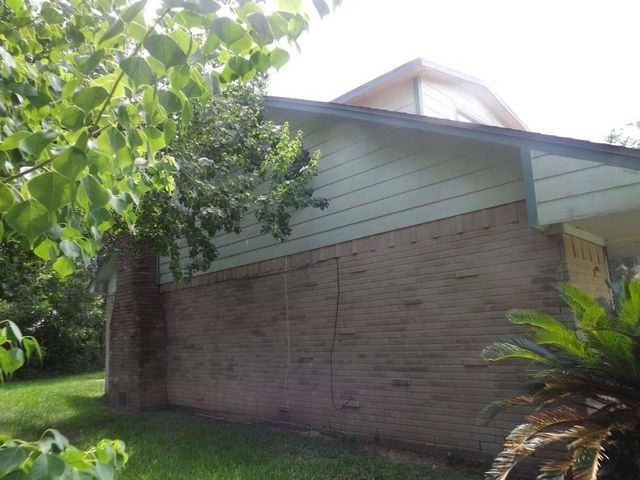 501 S Holmes Street, La Porte, TX 77571