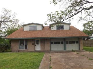 501 S Holmes Street, La Porte, TX 77571