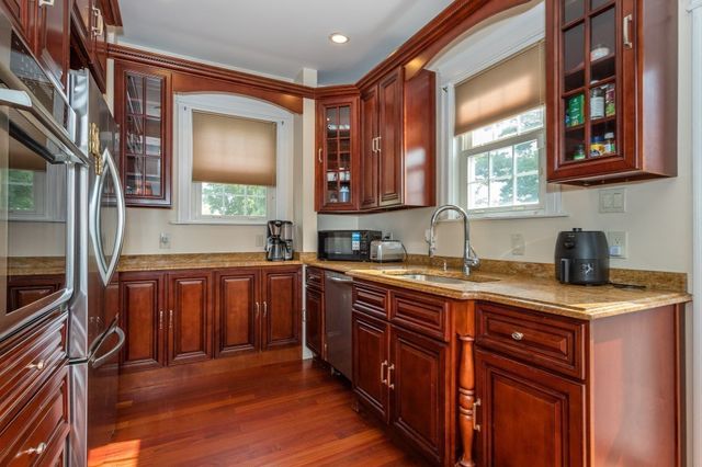 34 Avon Way, Quincy, MA 02169