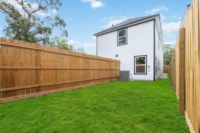 8122 Sterlingshire Street A, Houston, TX 77078