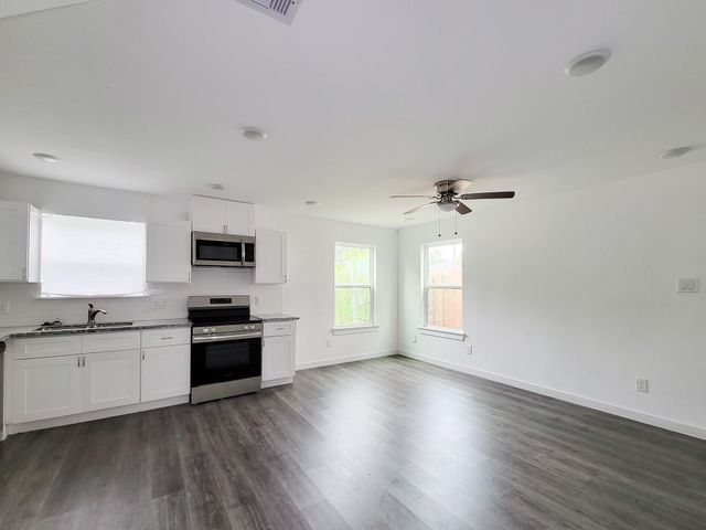 8122 Sterlingshire Street A, Houston, TX 77078