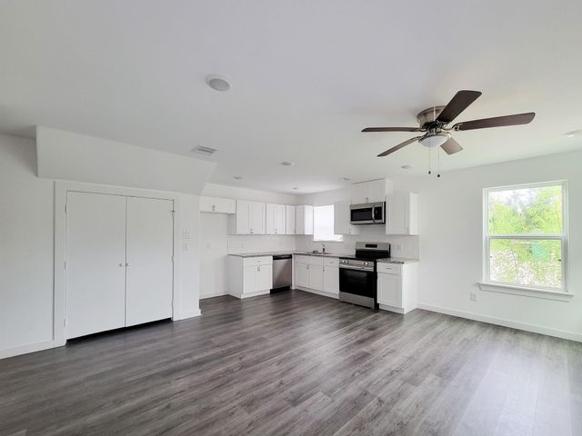 8122 Sterlingshire Street A, Houston, TX 77078