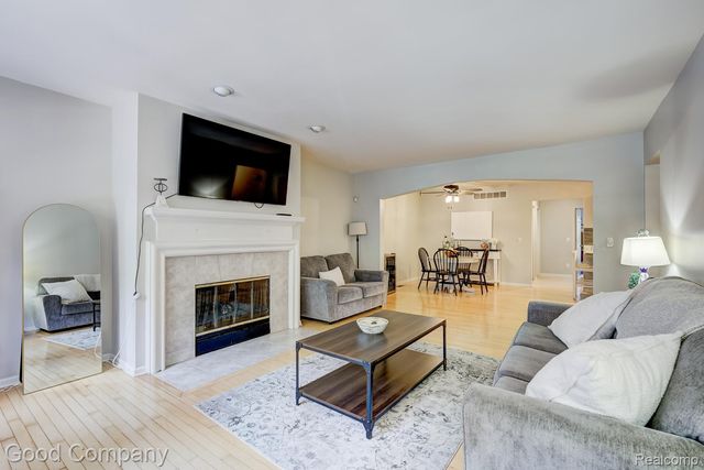 132 Tiffany Lane, Royal Oak, MI 48067