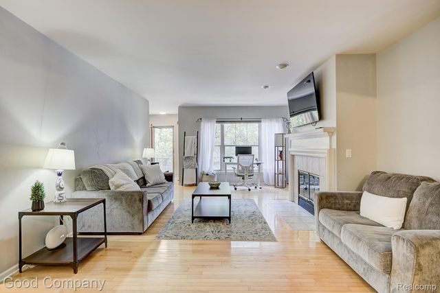 132 Tiffany Lane, Royal Oak, MI 48067