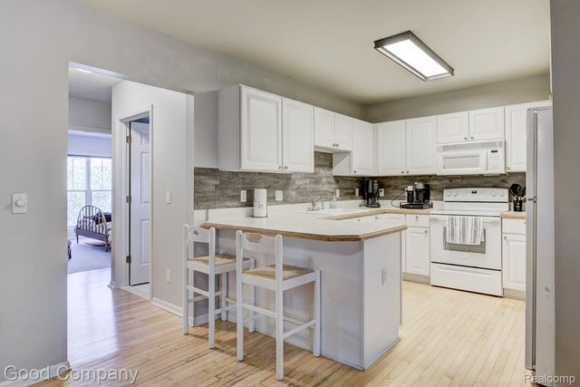 132 Tiffany Lane, Royal Oak, MI 48067