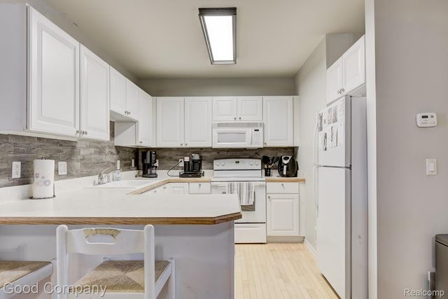 132 Tiffany Lane, Royal Oak, MI 48067