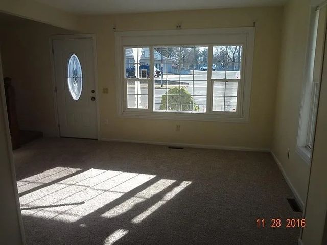 64 Berkshire Ave, Springfield, MA 01109