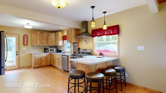 4560 Venoy Road, Saginaw, MI 48604