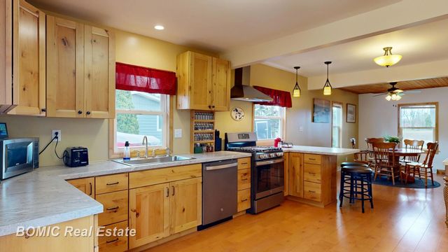 4560 Venoy Road, Saginaw, MI 48604
