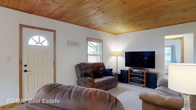 4560 Venoy Road, Saginaw, MI 48604
