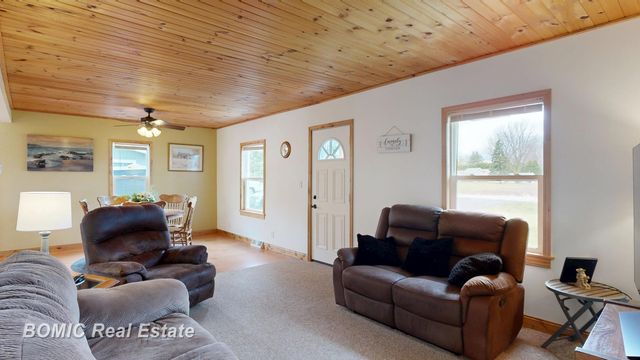 4560 Venoy Road, Saginaw, MI 48604