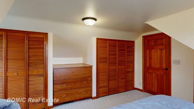 4560 Venoy Road, Saginaw, MI 48604