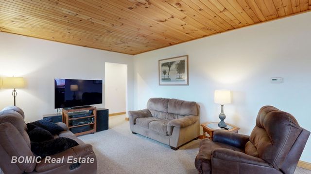 4560 Venoy Road, Saginaw, MI 48604