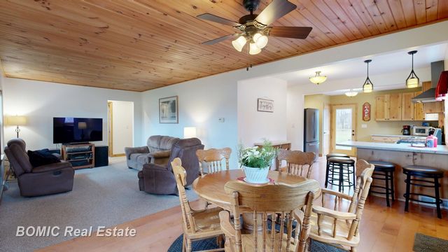 4560 Venoy Road, Saginaw, MI 48604