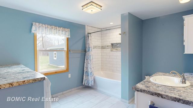 4560 Venoy Road, Saginaw, MI 48604
