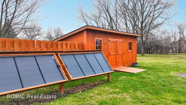 4560 Venoy Road, Saginaw, MI 48604