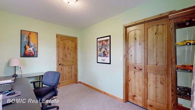 4560 Venoy Road, Saginaw, MI 48604