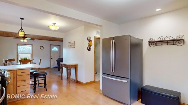4560 Venoy Road, Saginaw, MI 48604