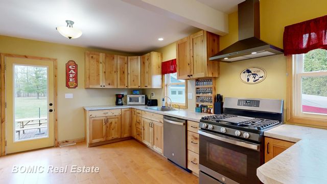 4560 Venoy Road, Saginaw, MI 48604