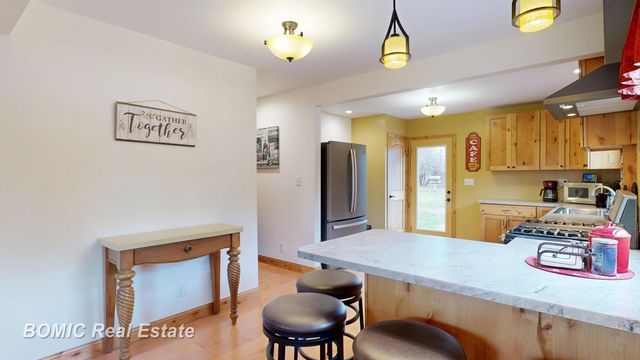 4560 Venoy Road, Saginaw, MI 48604