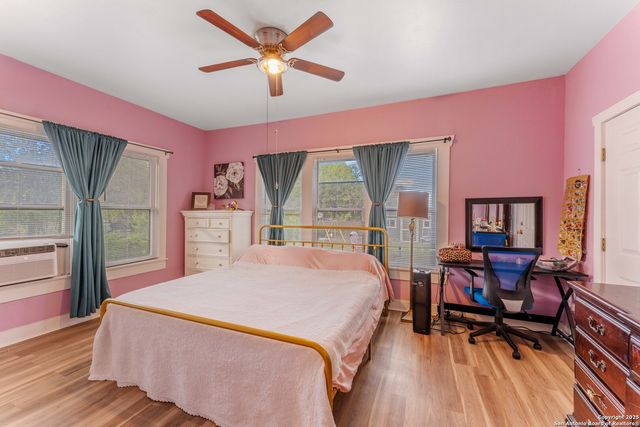 1427 E Pyron, San Antonio, TX 78214