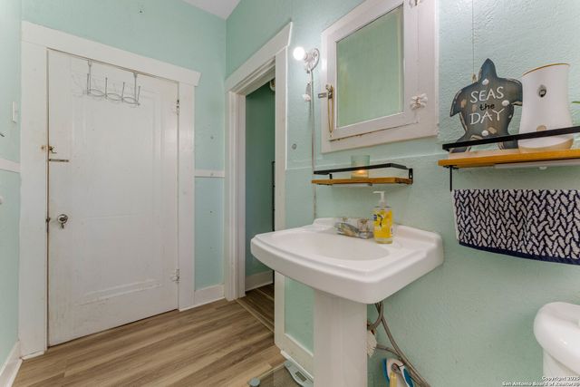 1427 E Pyron, San Antonio, TX 78214