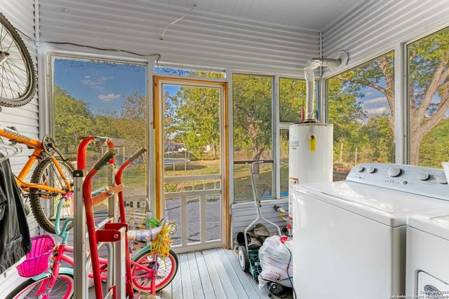 1427 E Pyron, San Antonio, TX 78214